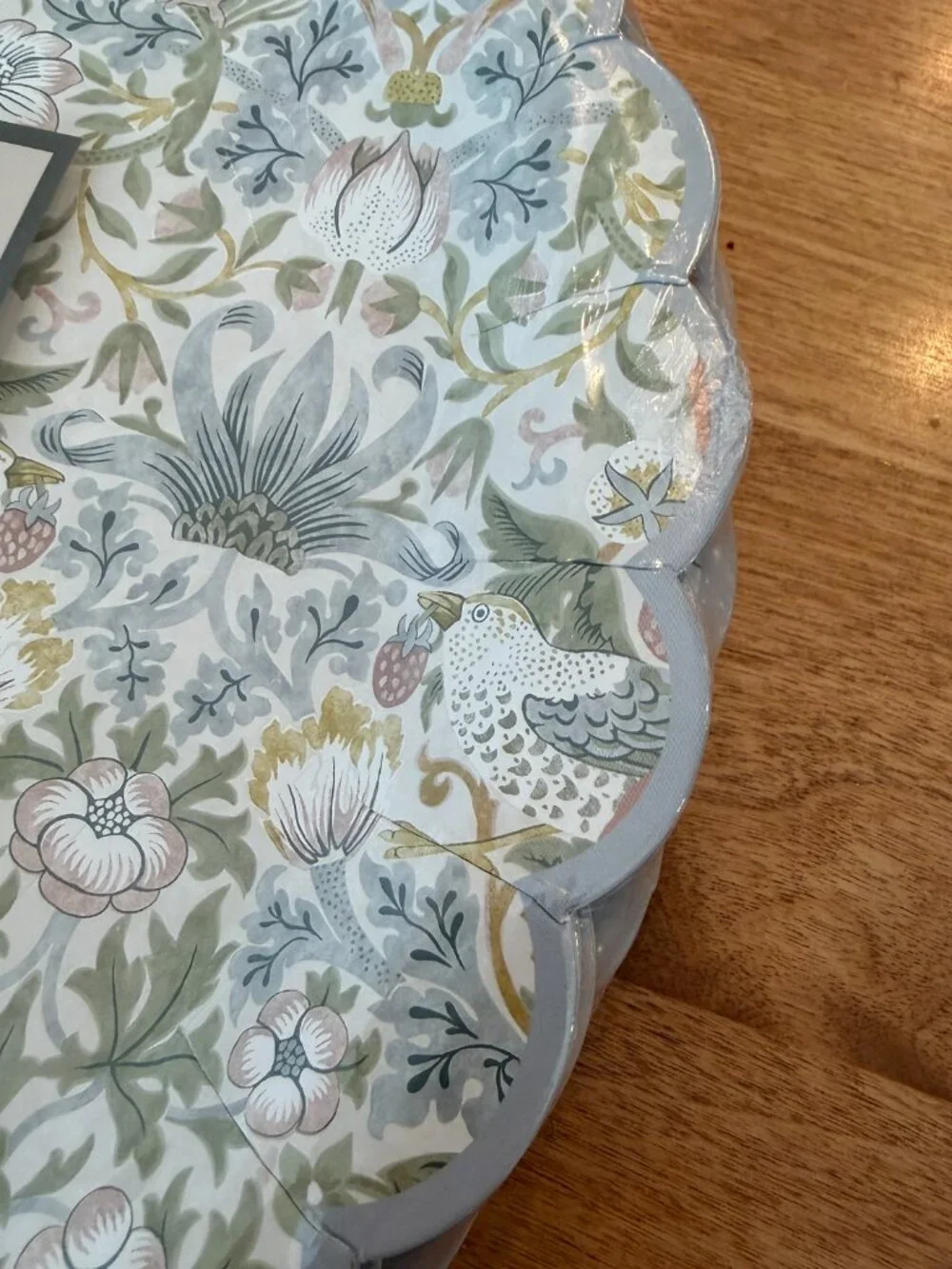 William Morris & Co Strawberry Thief Paper Plates 16 Count 9